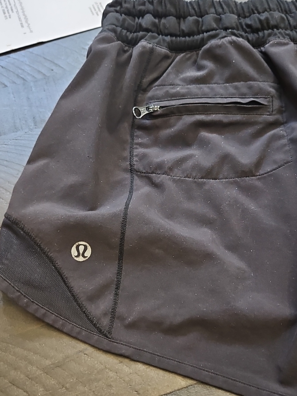 Lululemon Womens 8 Black Athletic Drawstring Shorts (Hottie Hots?) w/Back zipper - Picture 2 of 3
